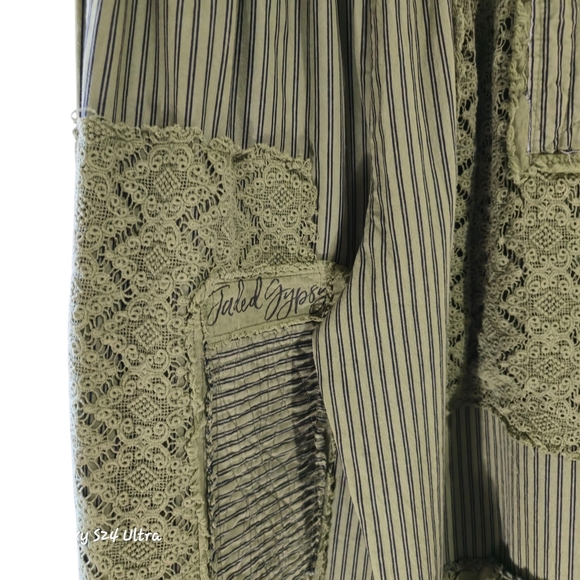 Green Striped Women's Cropped Pants With Ruffules - Picture 2 of 7